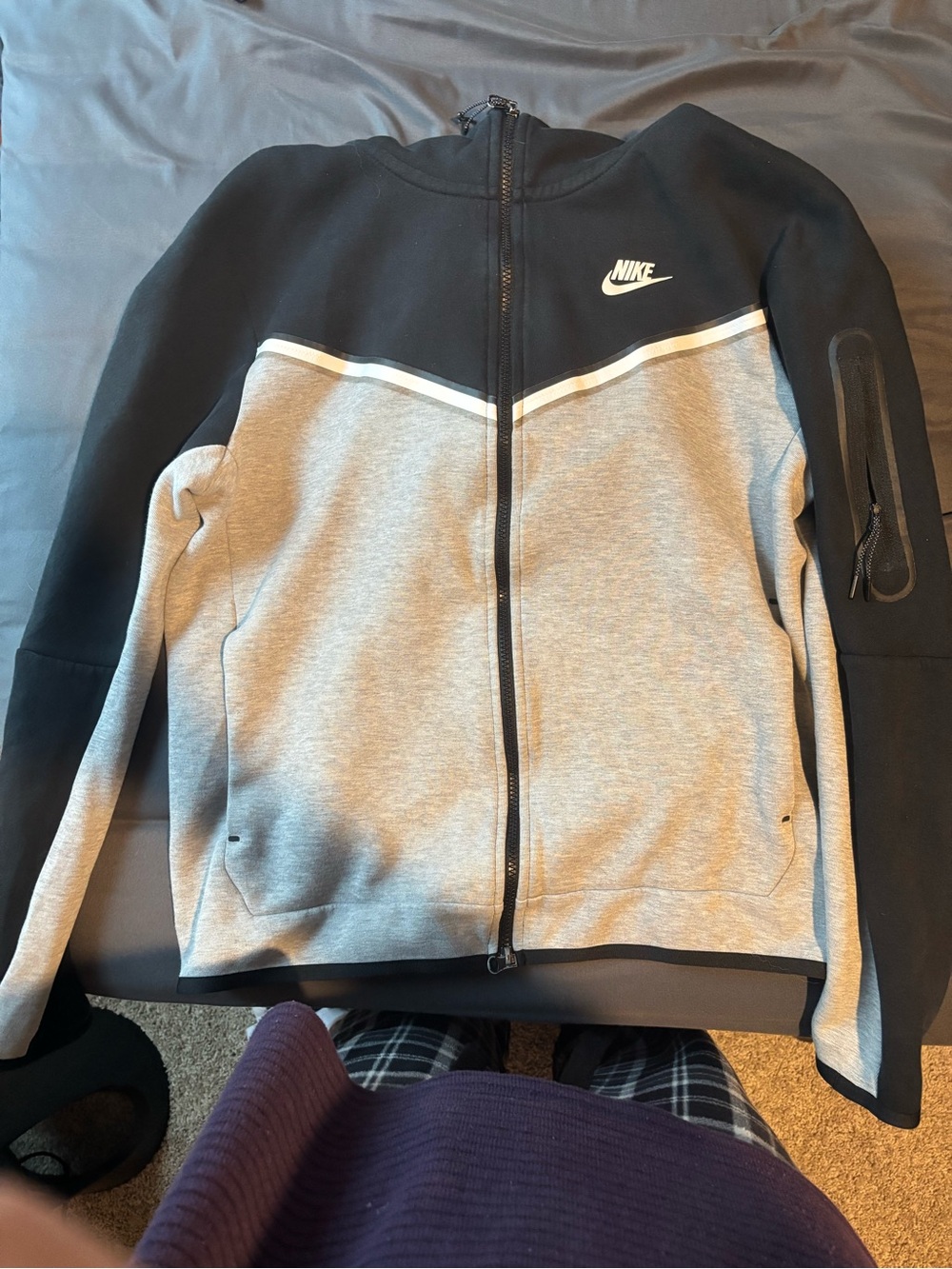 Nike Men’s Black and Gray Colorblock Full-Zip Bomber Jacket